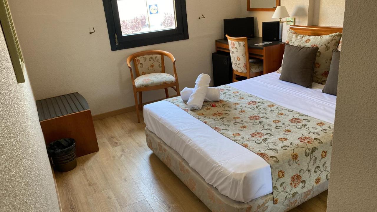Aeropuerto Madrid Torre Hogar Premium 호텔 토레용드아르도즈 외부 사진